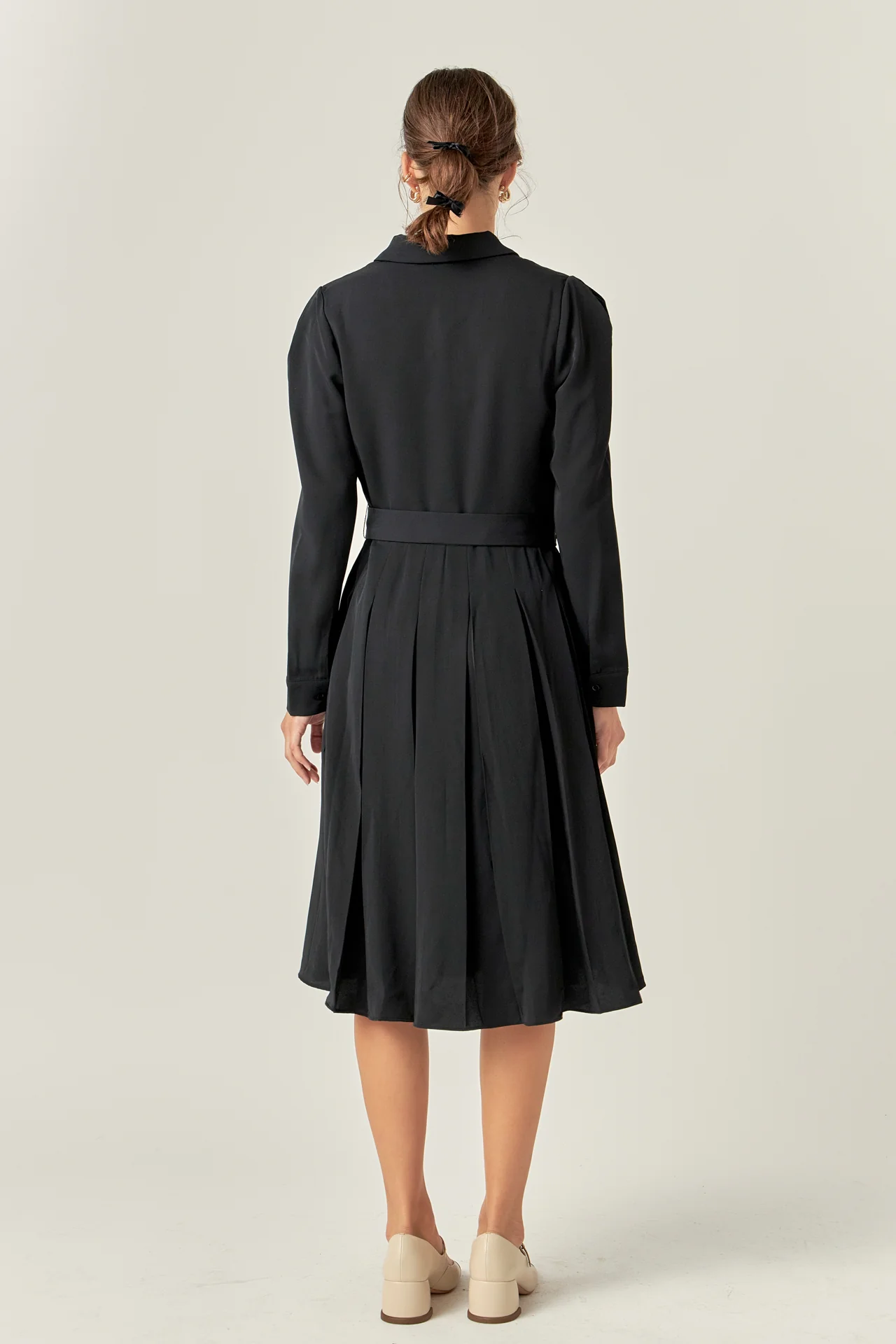 Pleated Collared Long Sleeve Midi Dress - Image 19
