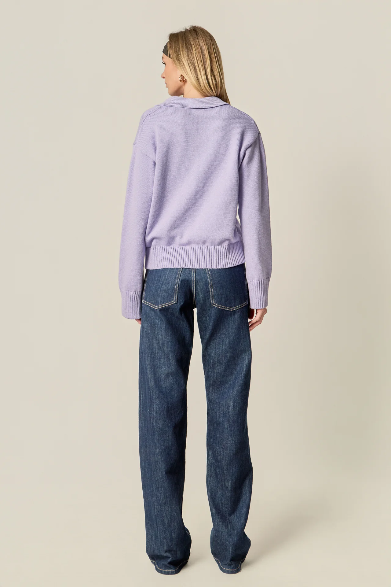 V-neckline with Collar Sweater - Image 4