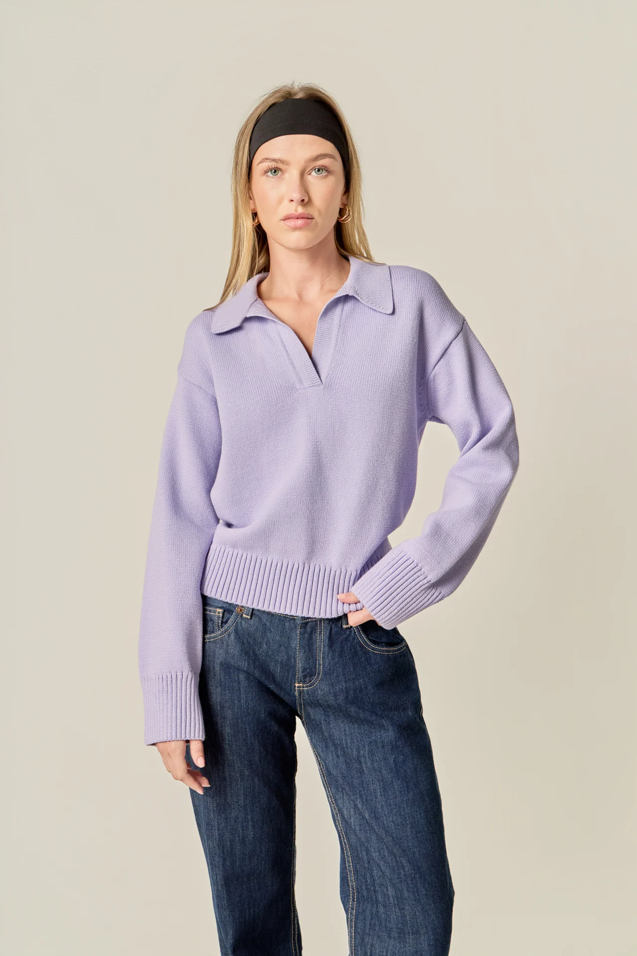 V-neckline with Collar Sweater - Image 5