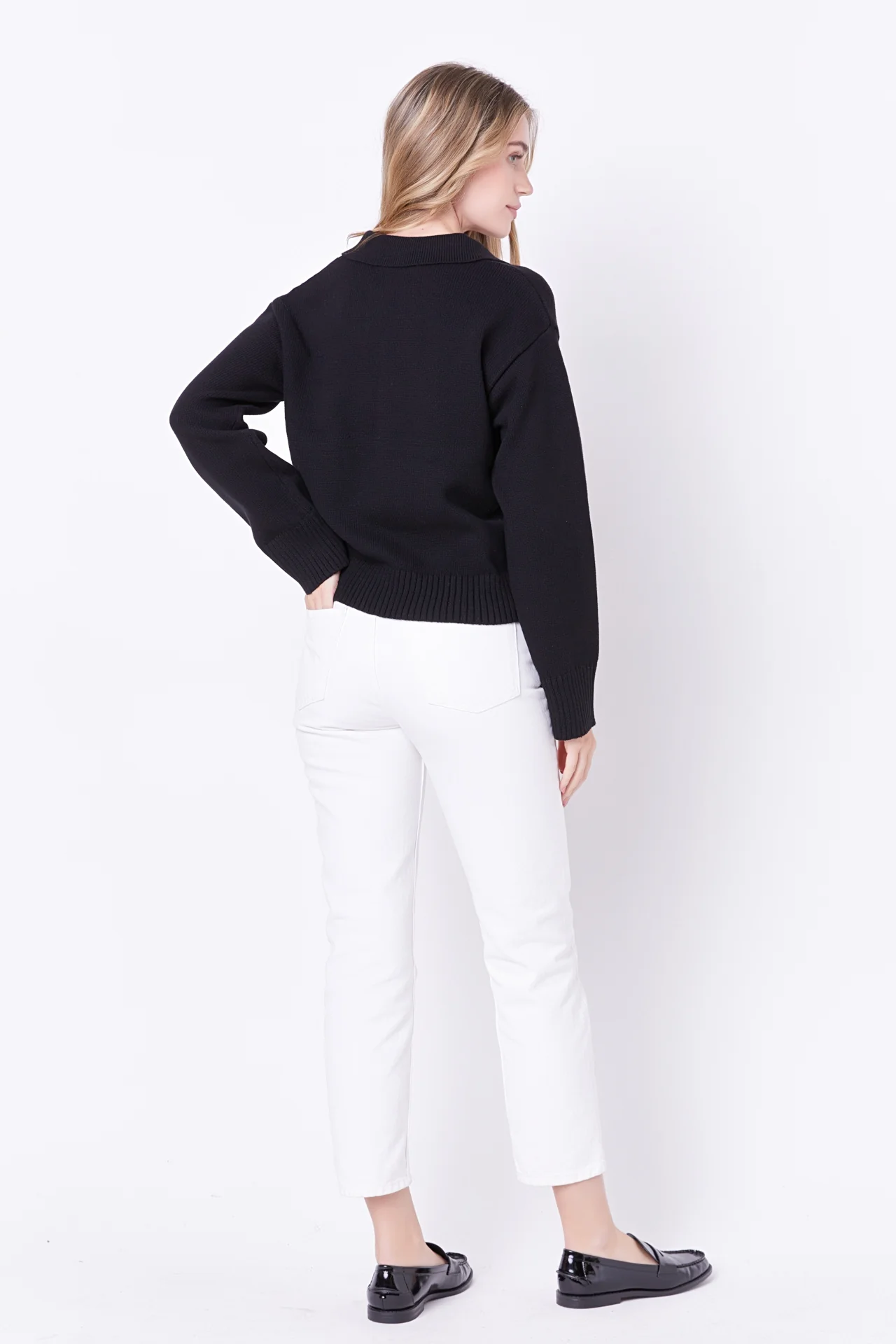 V-neckline with Collar Sweater - Image 9